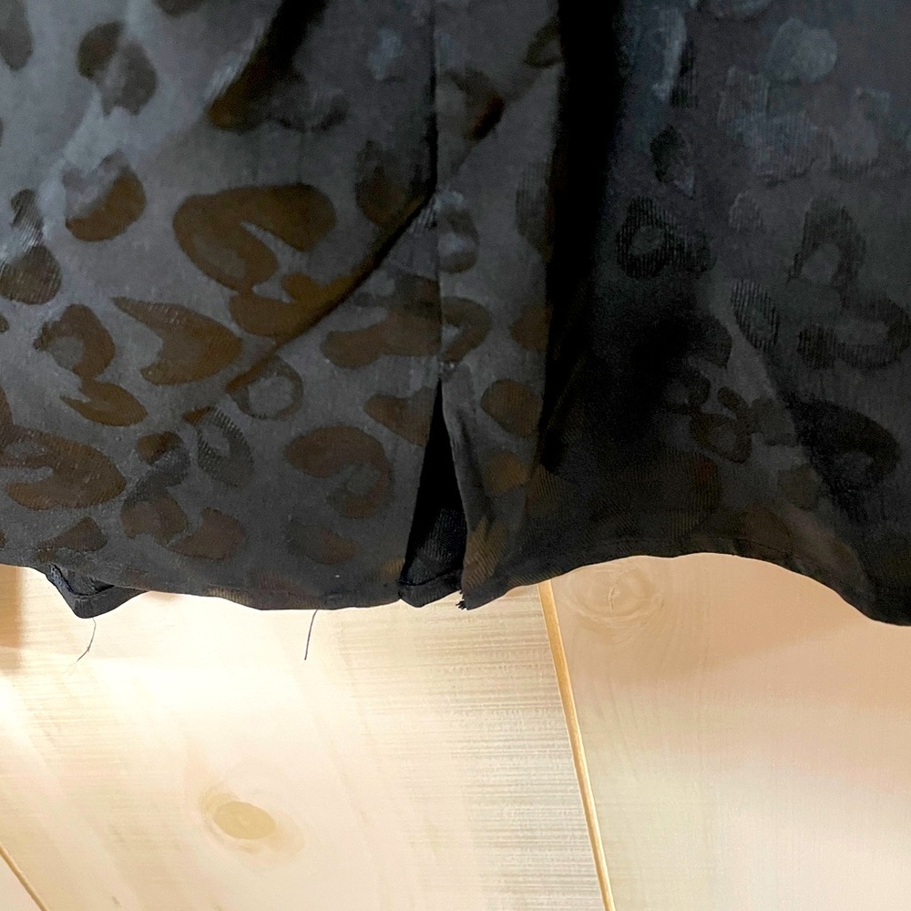 Lane Bryant Black Leopard Print Asymmetrical Open Chest Long Sleeve Blouse Sz 22 - Picture 6 of 7